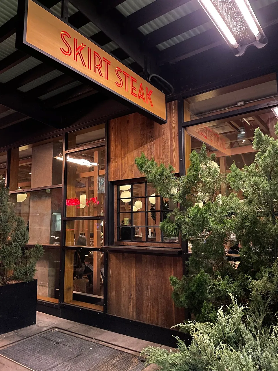 Where to Find Affordable Yet Quality Steaks in New York | Gentlemen Prestige Where to Find Affordable Yet Quality Steaks in New York - New York City restaurant review and dining guide for gentlemen